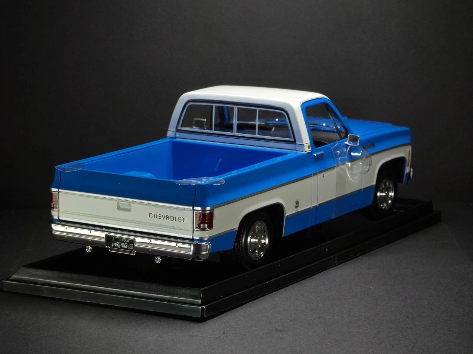 1974 Chevrolet C10 Cheyenne Super 1:18 Maisto Exclusive Style Special Edition