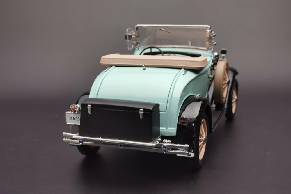 1931 FORD MODEL A ROADSTER 1/18 scale DIECAST CAR SUN STAR 6126