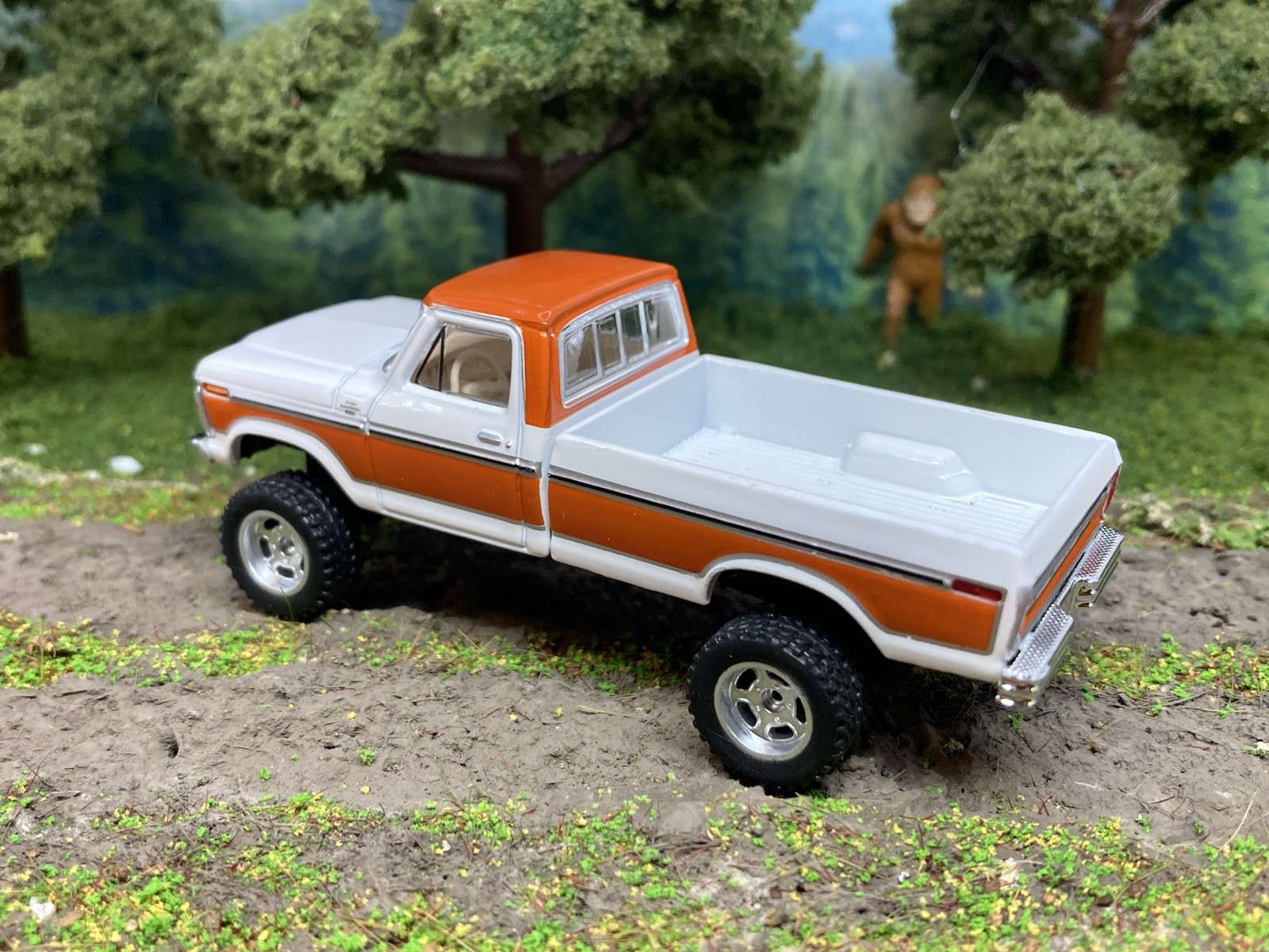 1977 Ford F-150 Ranger Explorer Lifted 4×4 Truck 1/64 Diecast Custom Greenlight