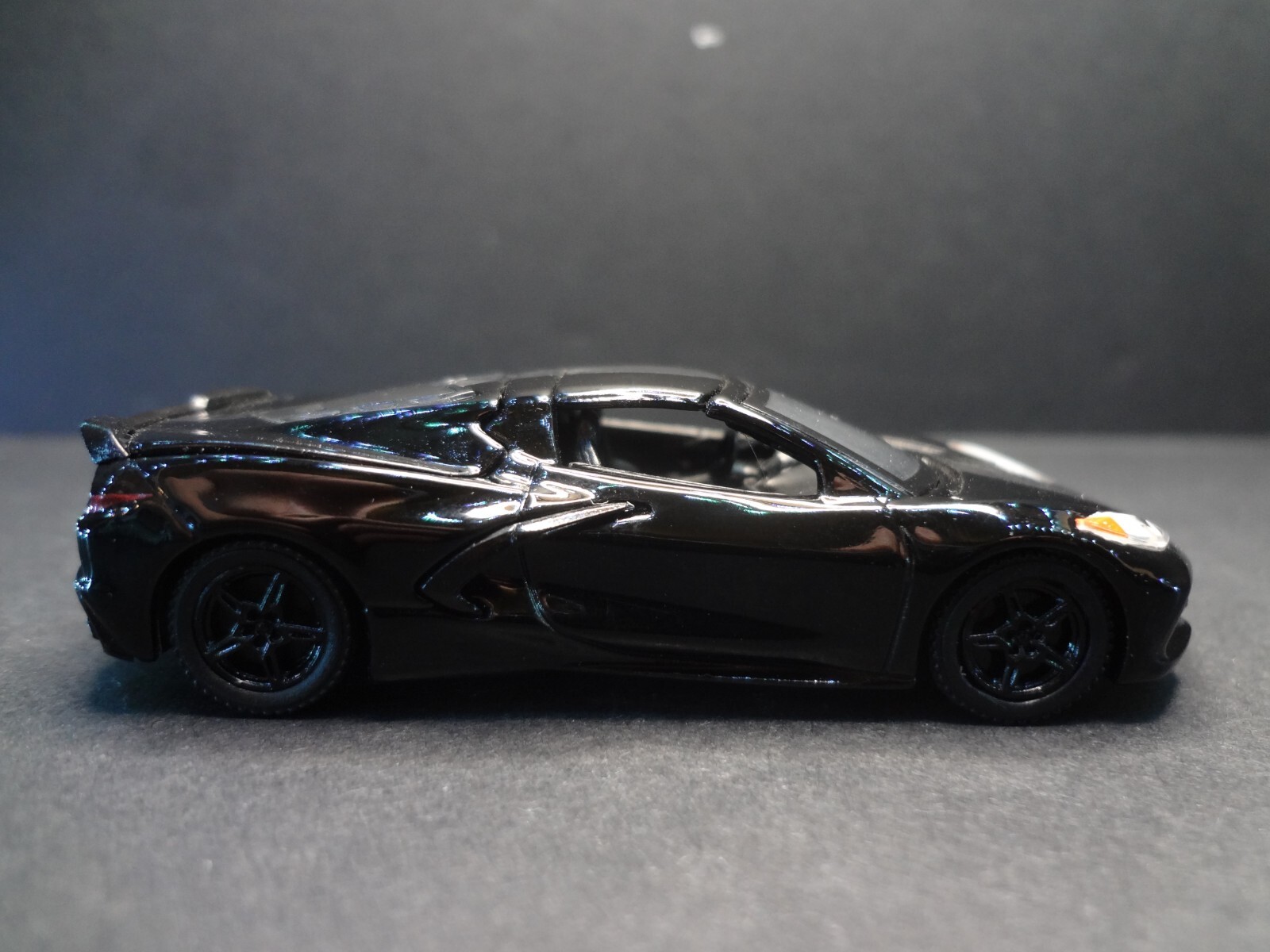 Greenlight 2020 Chevrolet Corvette C8 Stingray w/ removable top 1:64