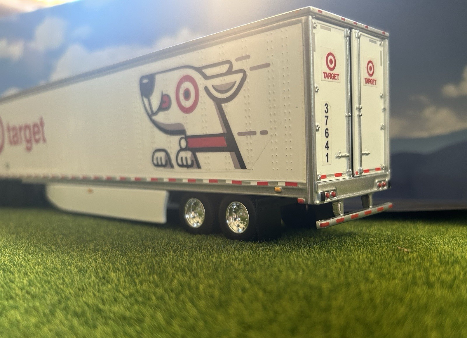 Dcp Freightliner Cascadia Gen5…Regional Target Delivery 1/64