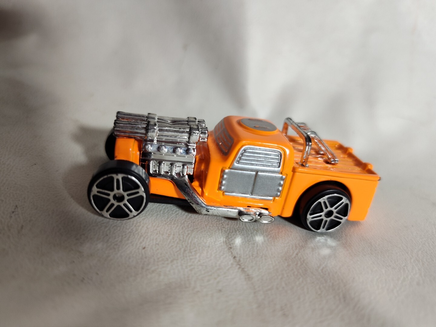 Orange Maisto Leadslinger 1:64 Scale Vehicle