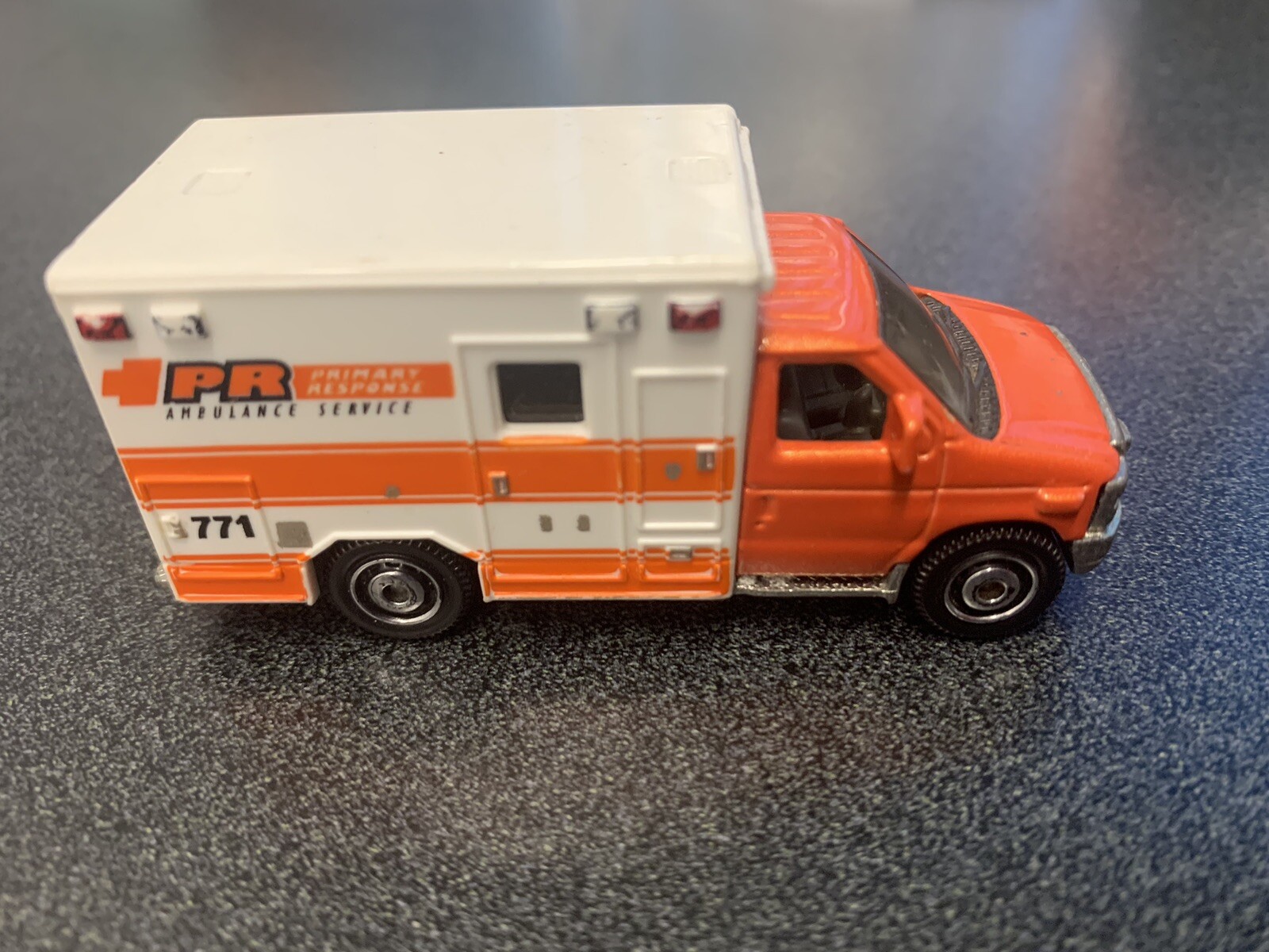 2009 Mattel Ford E-350 Ambulance Made In Thailand