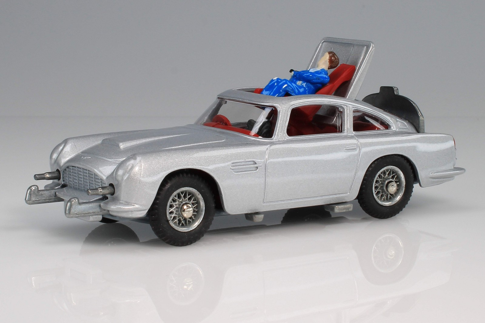Corgi James Bond 007 Aston Martin #261 Reissue 1:43 Corgi 261