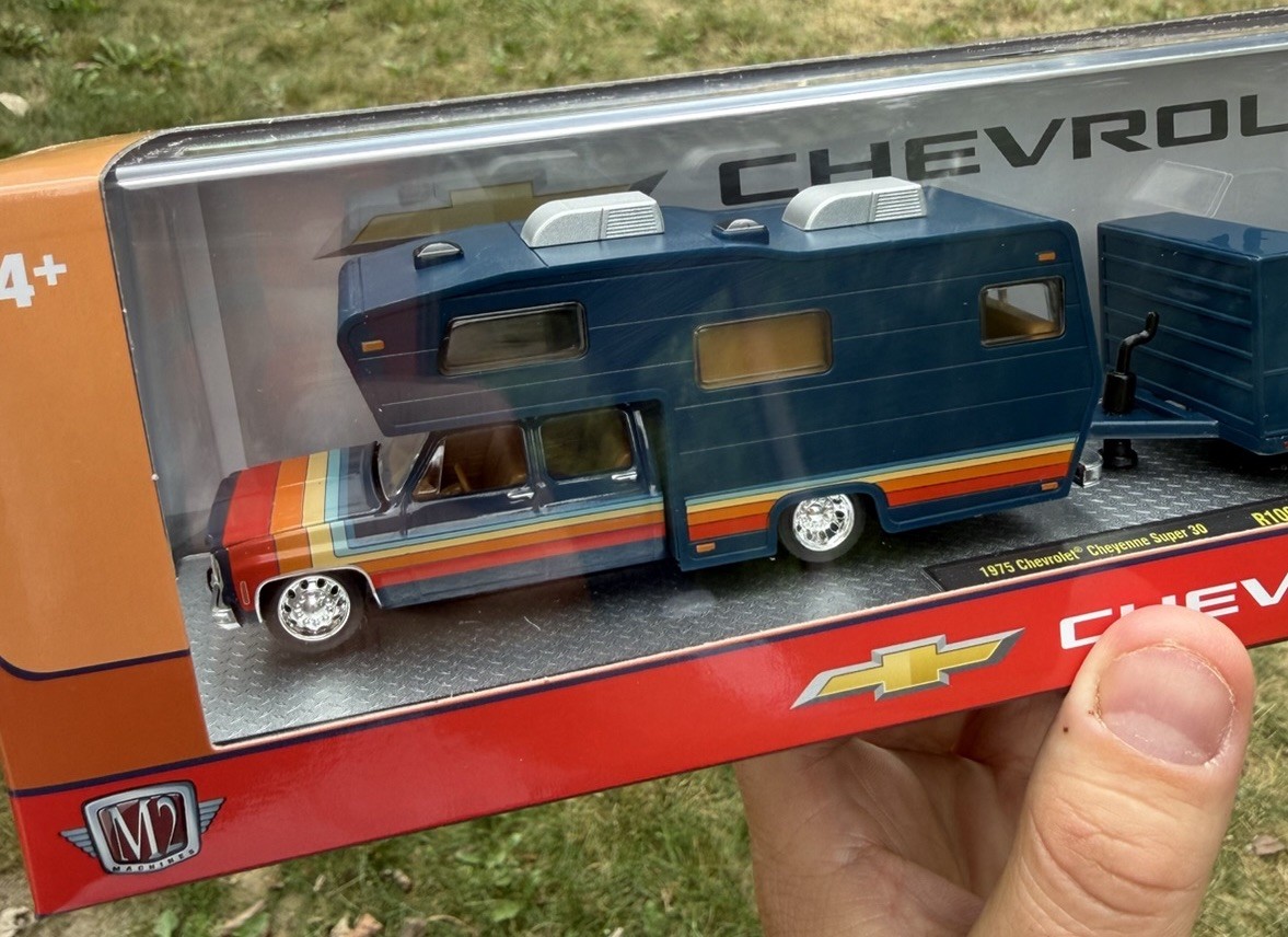 M2 Machines 1975 Chevrolet Cheyenne Super 30 1978 Chevy C10 Silverado R100 Scuff