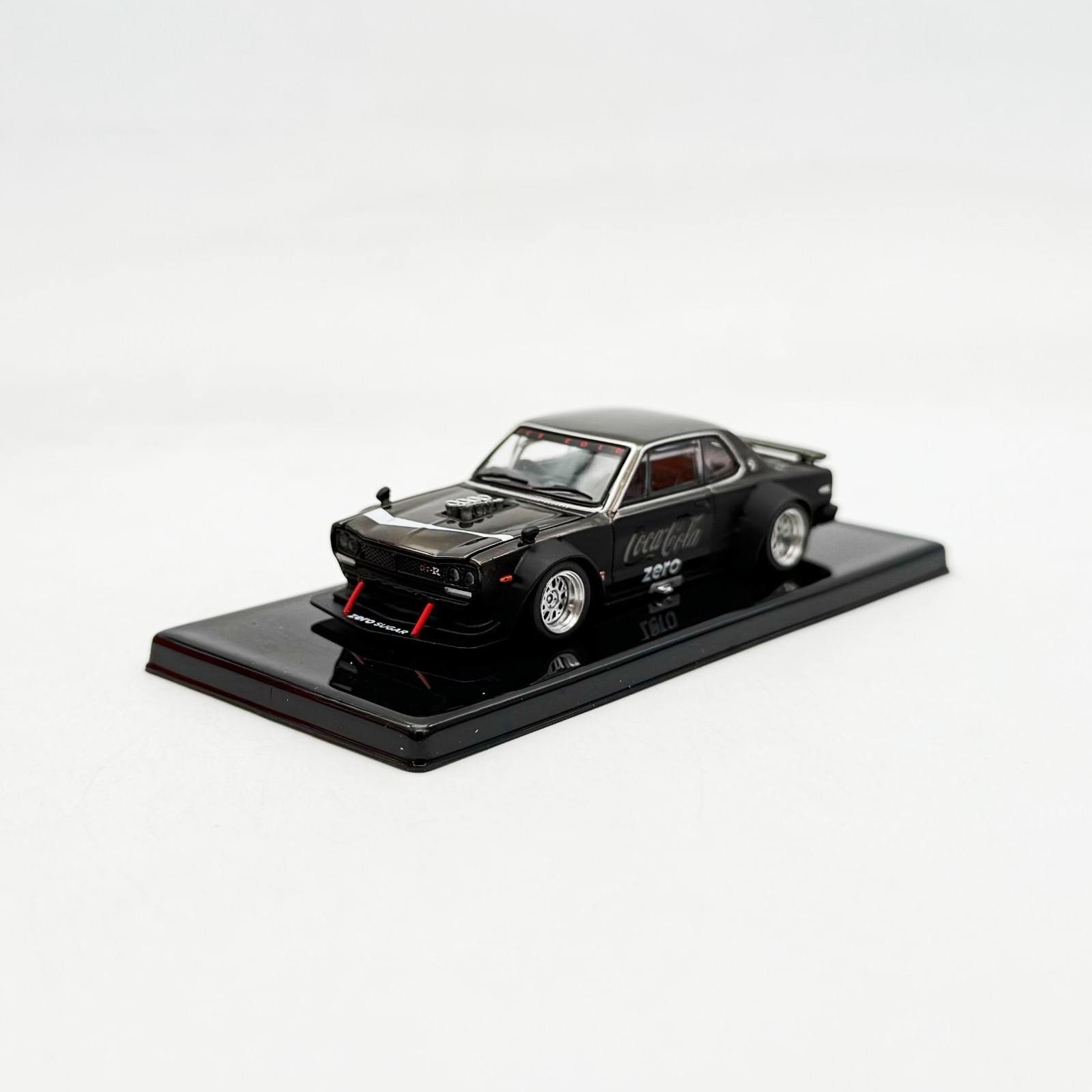 Pop Race 1:64 Coca-Cola Nissan GT-R V8 Drif Hakosuka Black #144