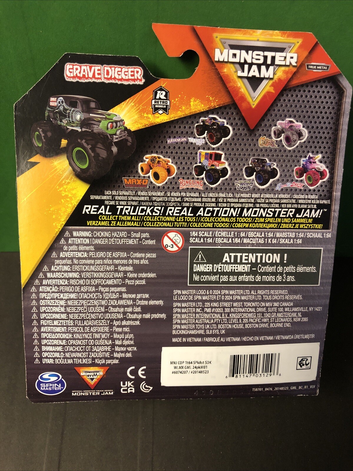 MONSTER JAM SERIES 39 GRANDMA GRAVE DIGGER MONSTER TRUCK 1:64 TRUE METAL NEW