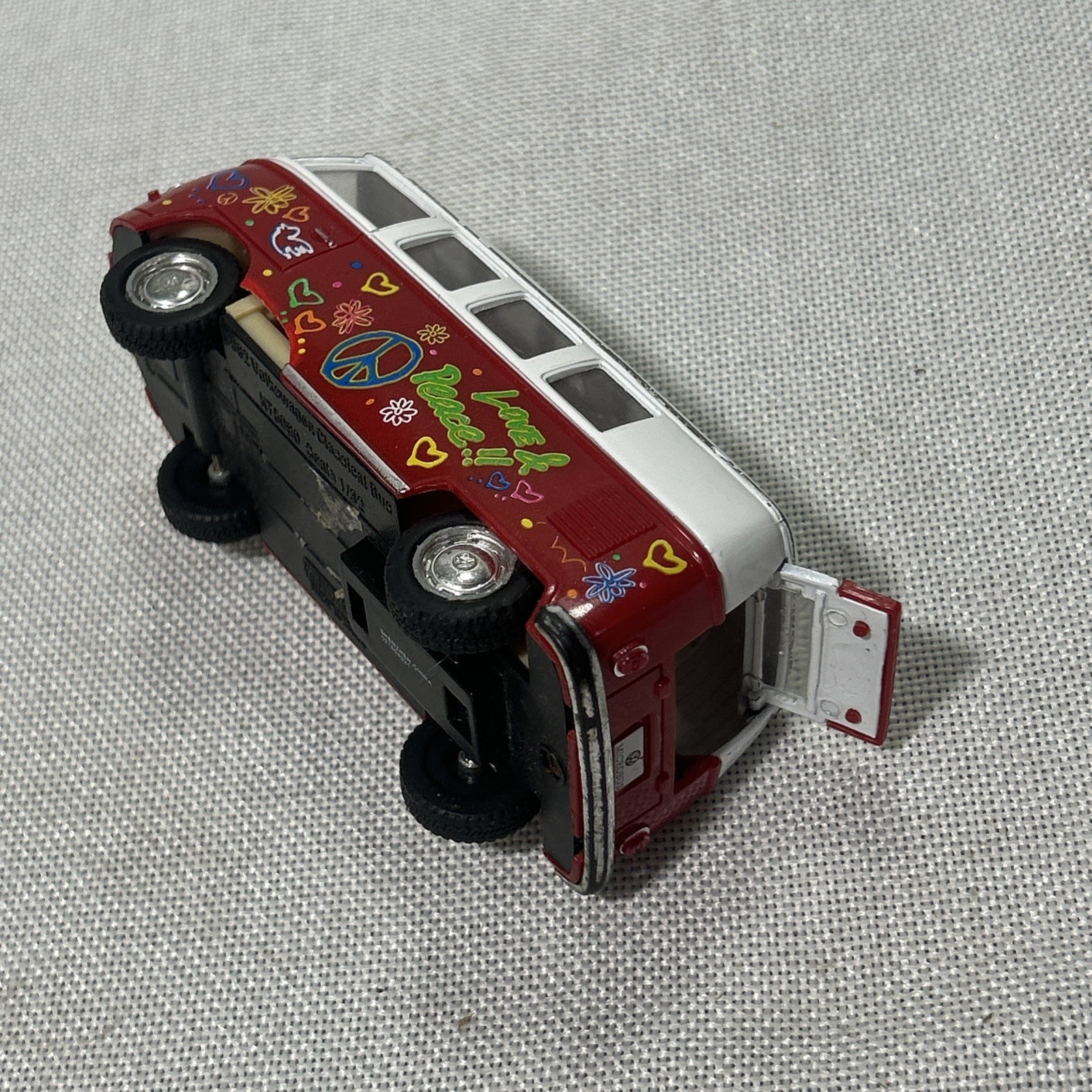 VW Hippie 1962 Bus Peace Love Red Kintoy Die Cast Vehicle – Wind Up