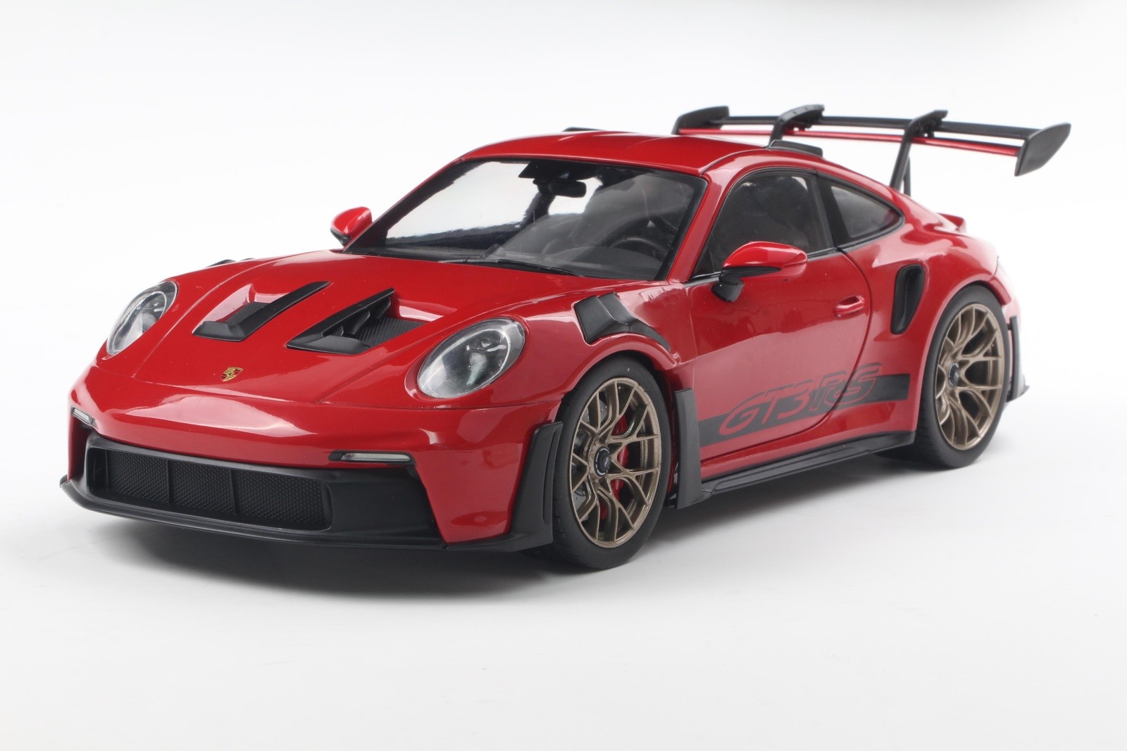 Porsche 911 992 GT3 RS 2024 red diecast model car S1812101 Solido 1:18