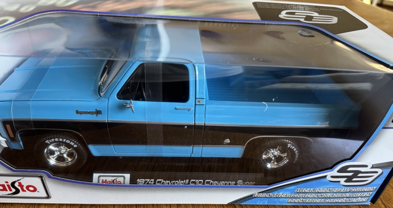 Maisto 1974 Chevrolet C10 Cheyenne Super SquareBody Blue Black Chevy 1:18 Costco