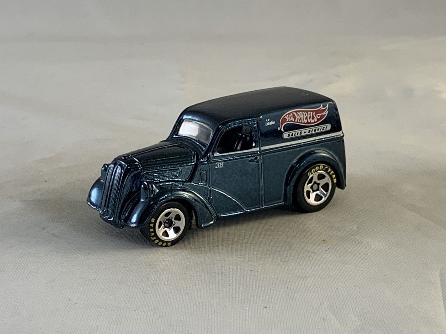 Hot Wheels Anglia Panel Truck 2006 Classics Dark Blue GY5SPs