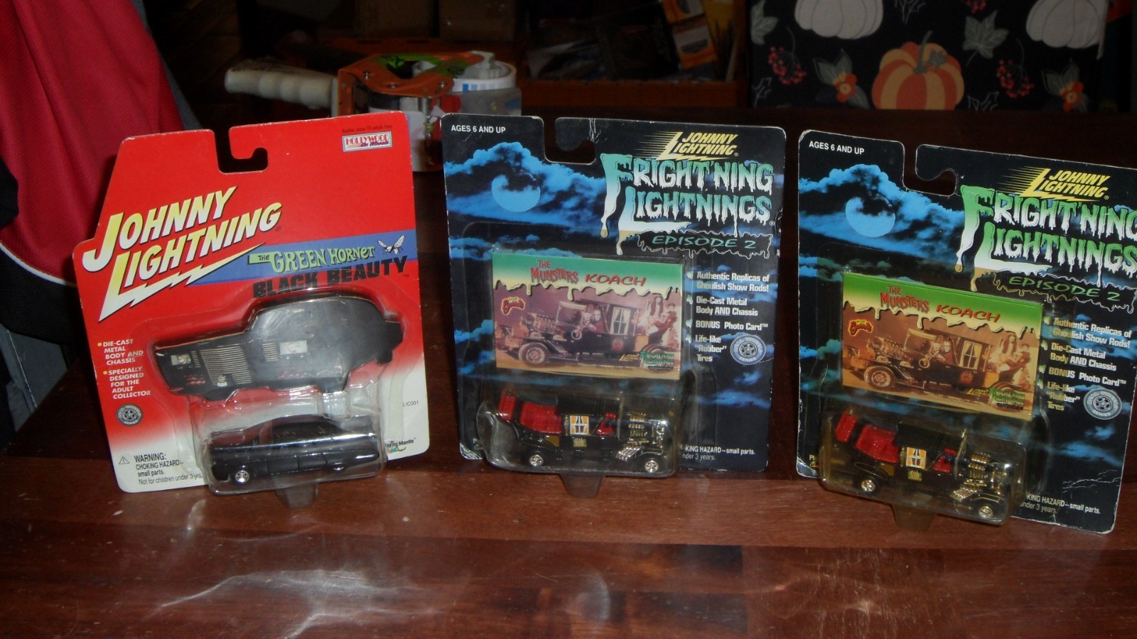 2X Johnny Lightning Munsters Barris Koach Episode 2 & Green Hornet Black Beauty