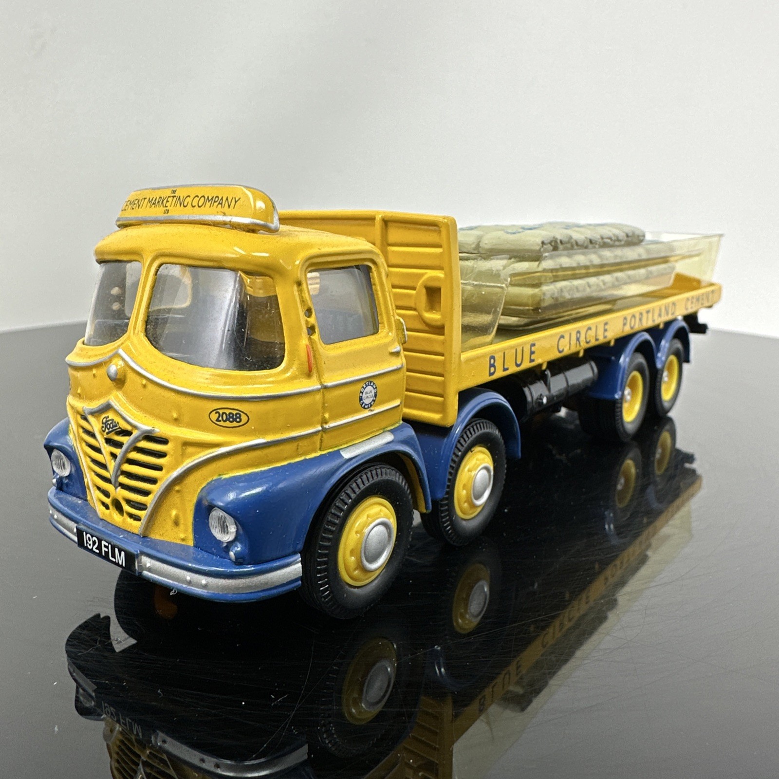 Corgi 13904 Blue Circle Cement Foden S21 8 Wheel Platform Lorry with Cement Bags