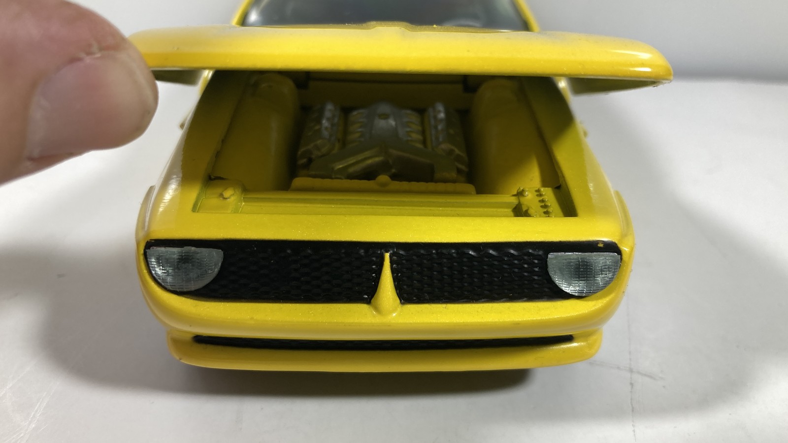Classic Metal Works PsyCuda Yellow Custom Hot Rod Diecast Car 1:24 Thom Taylor