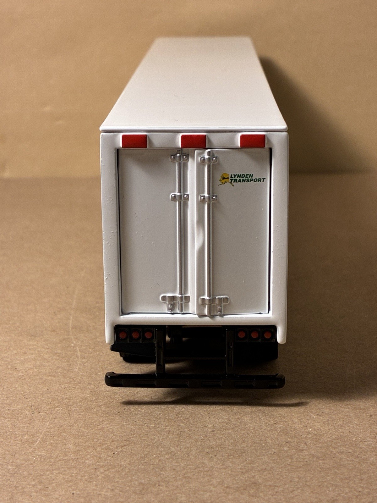 SpecCast Peterbilt 385 Alaska Lynden Transport Die Cast Collector Replica (Desc)