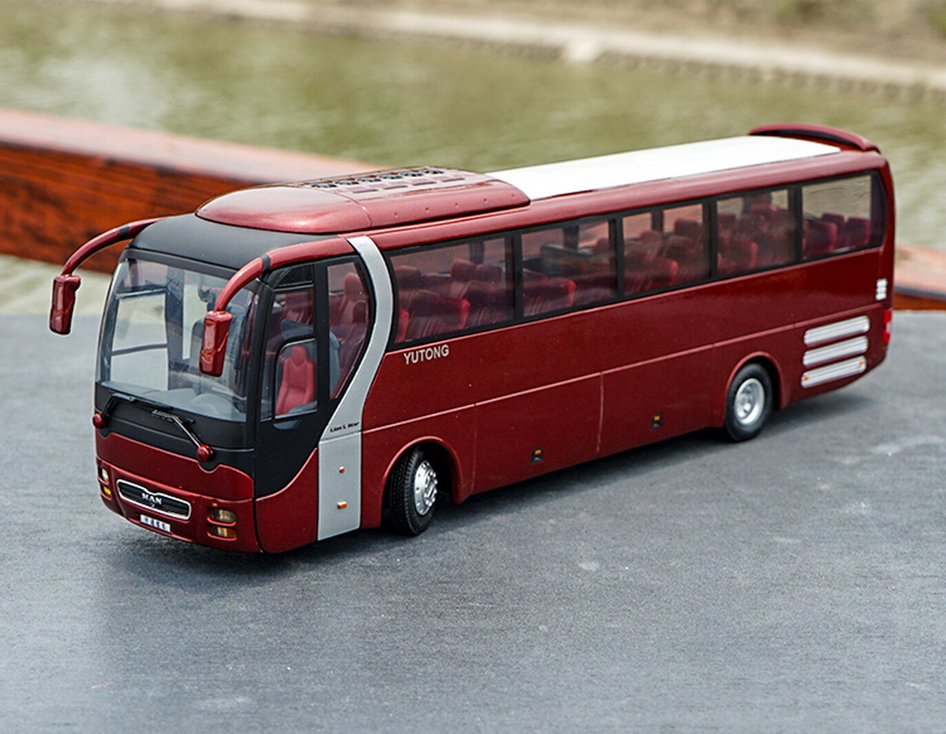 1/42 Scale MAN Lion’s Star Bus Diecast car Toys YuTong Bus ZK6120R41
