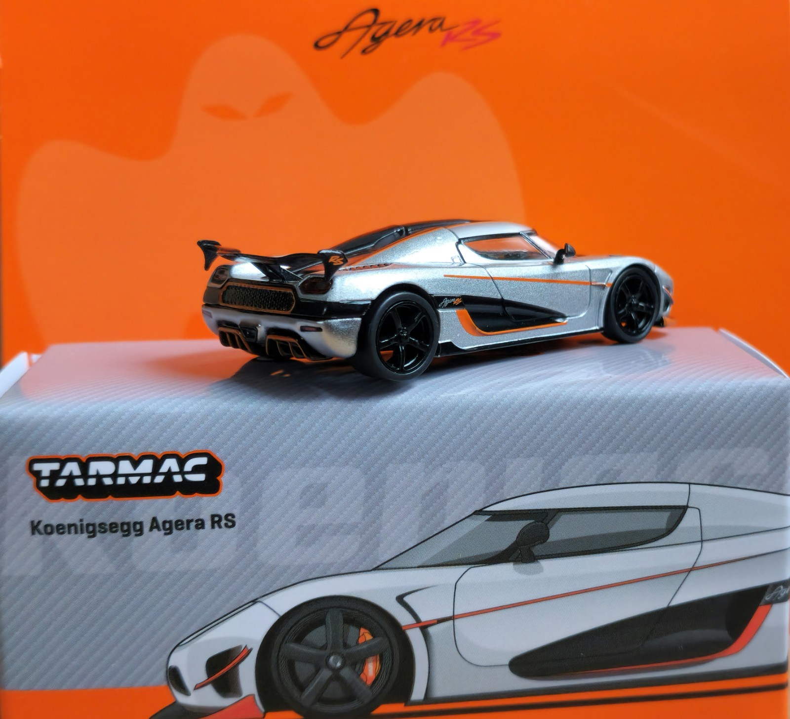Tarmac Works 1:64 Koenigsegg Agera RS Moon Silver/ Black