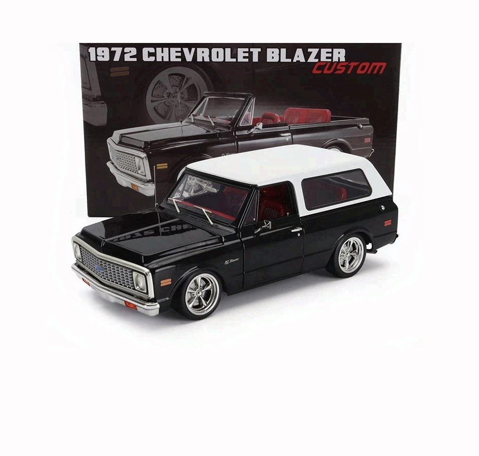 1972 CHEVROLET BLAZER 2WD CUSTOM BLACK & WHITE 1:18 SCALE