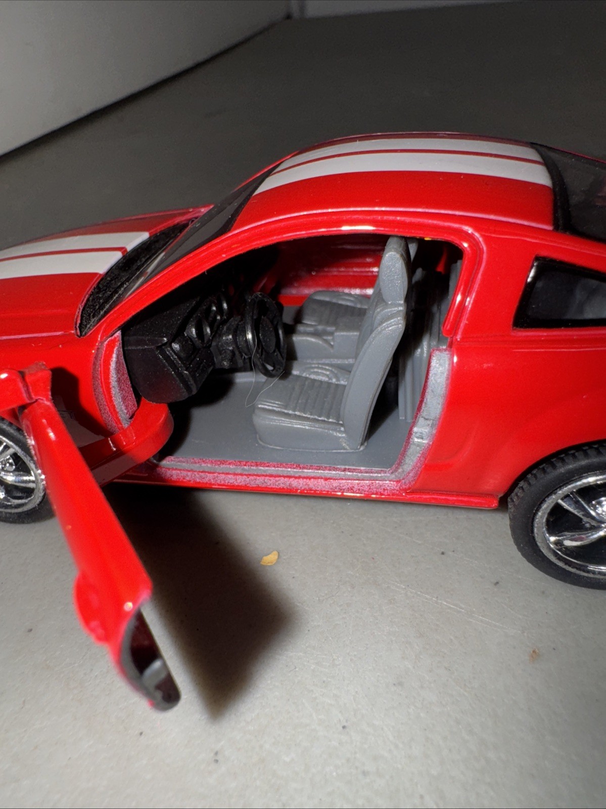2006 Kinsmart Kintoy 1:32 Die Cast Ford Mustang Pull Back Action Toy Car Red