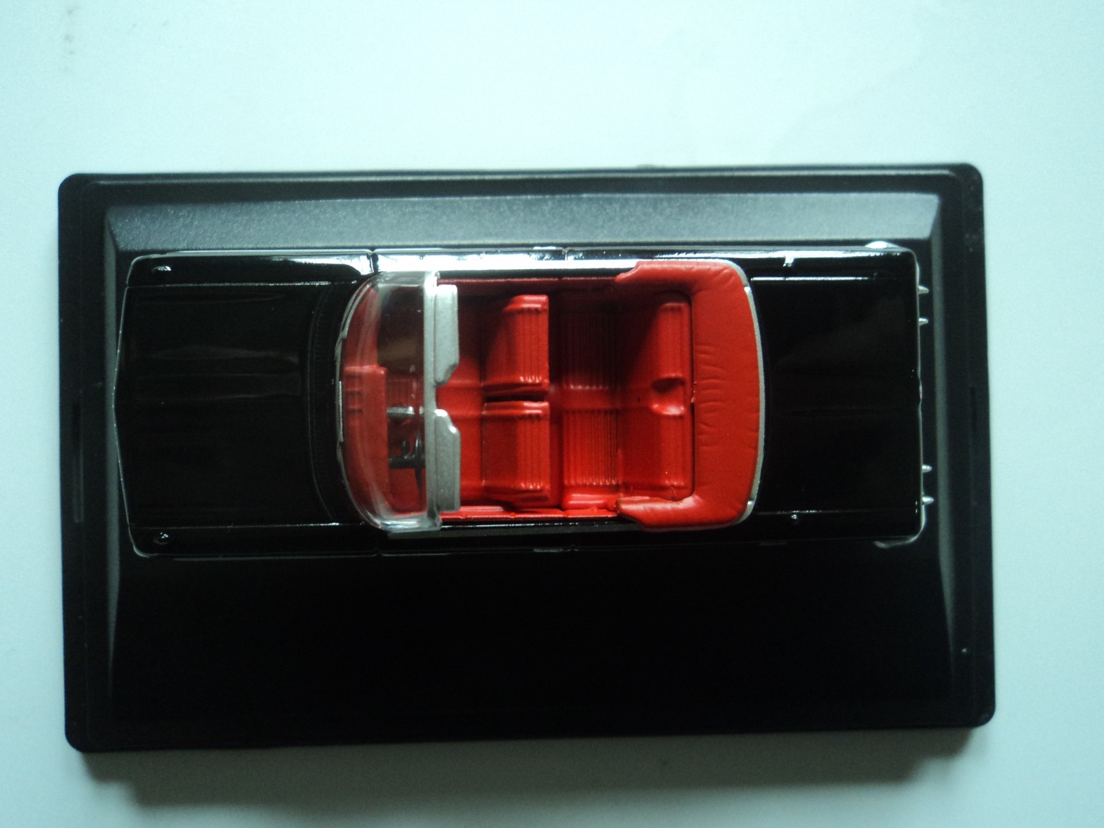 Oxford 1961 CHEVROLET IMPALA Conv. Black / Red 1/87 HO diecast car GM