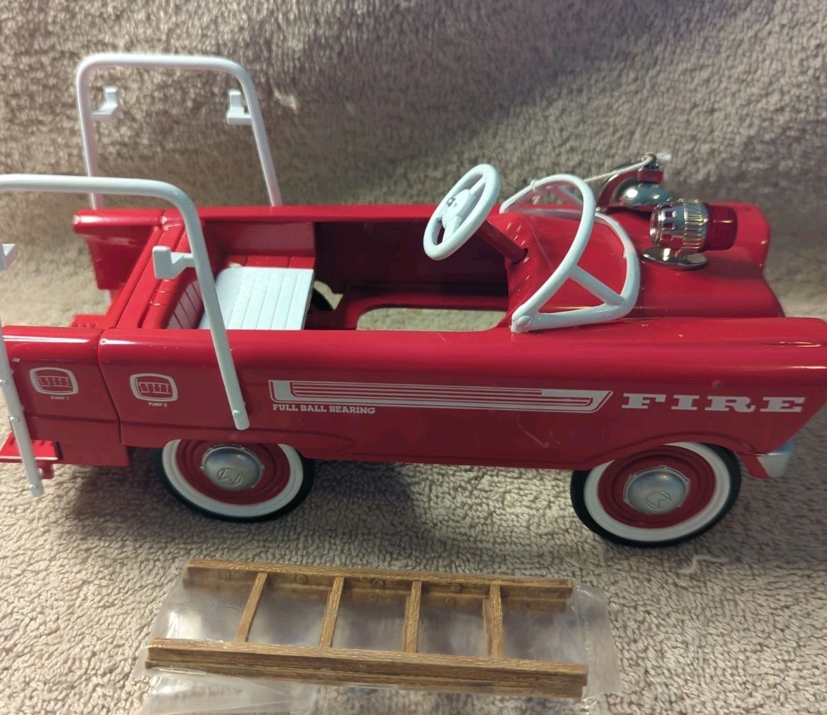 Vintage 1995 Hallmark Kiddie Car Classics 1962 Murray Super Deluxe Fire Truck