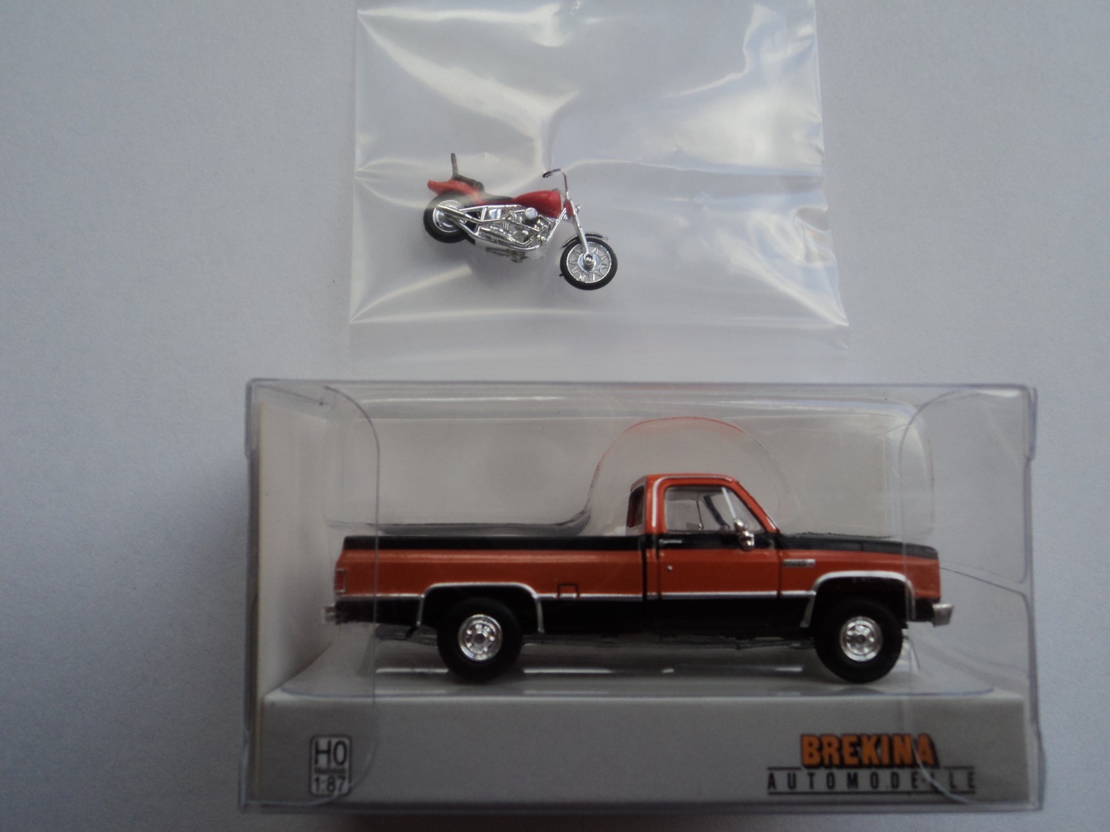 BREKINA 1981 GMC SIERRA GRANDE w /MOTORCYCLE ORANGE / BLACK HO 1/87 PLASTIC