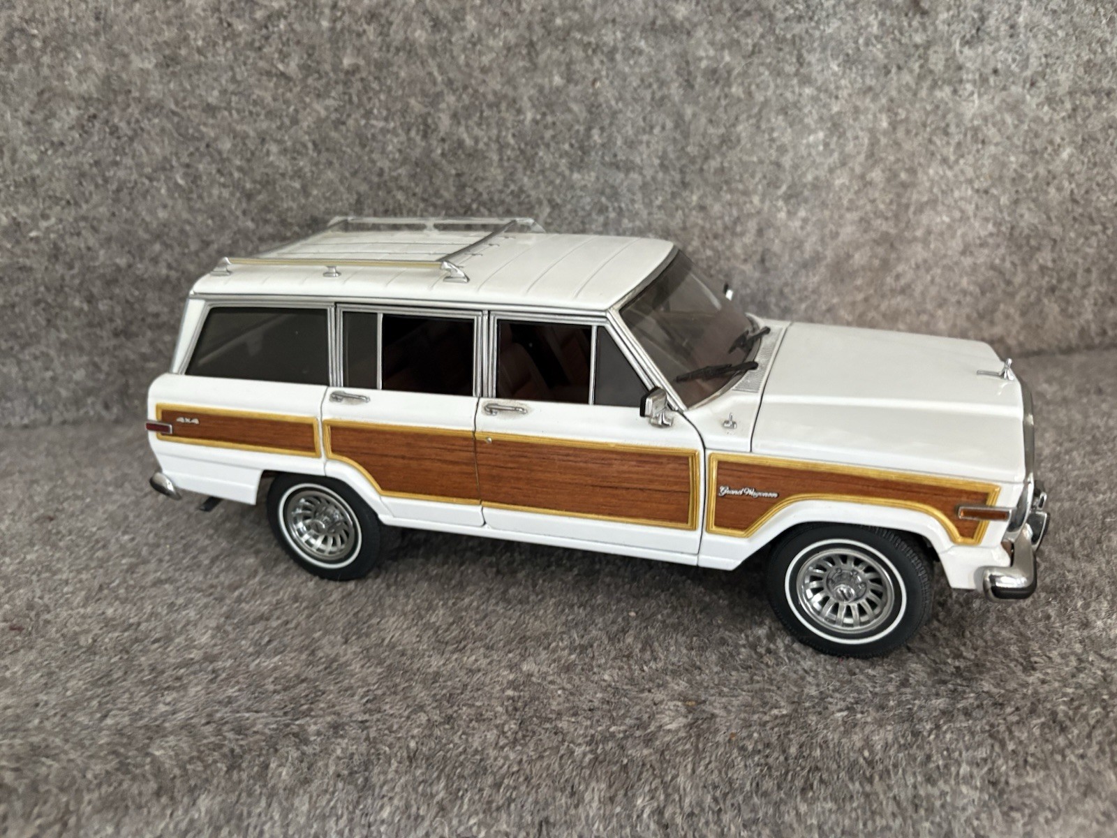 AUTOart Millennium 1/18 Jeep Grand Wagoneer #74001 Boxed Model Car