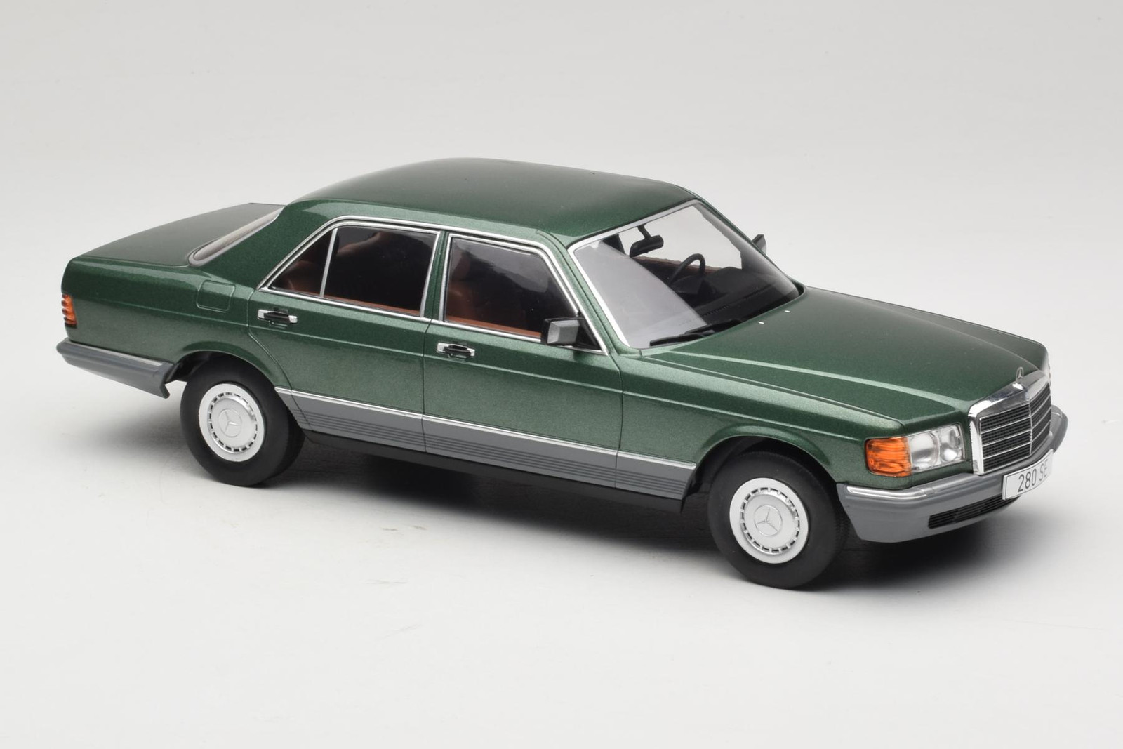 Mercedes S-Class W126 Metallic Green 1:18 MCG | MCG18549