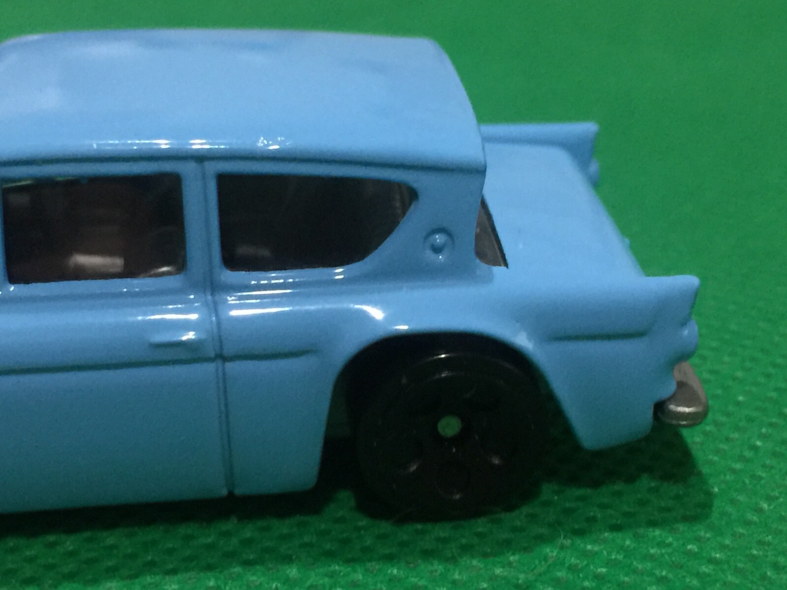 Light Blue Mattel Hot Wheels FORD ANGLIA 105e Automobile From Harry Potter