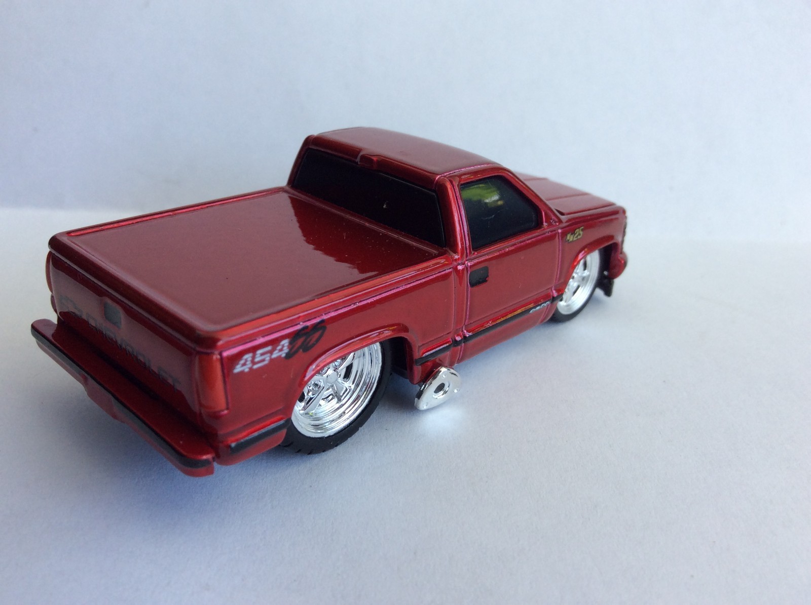 MUSCLE MACHINES 1993 CHEVROLET 454 SS PICKUP TRUCK – 1/64 DIECAST – RED