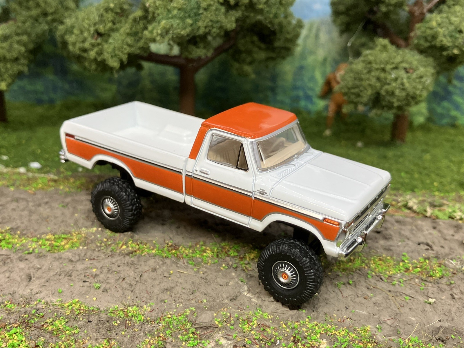 1977 Ford F-150 Ranger Explorer Lifted 4×4 Truck 1/64 Diecast Custom Greenlight