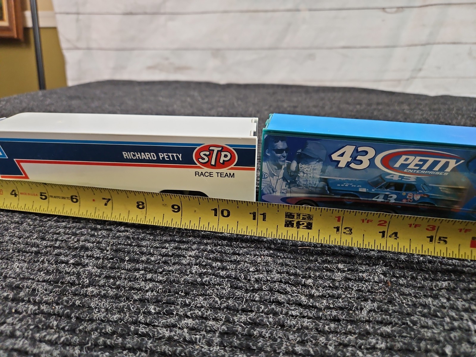 2 Hotwheels Richard Petty International Eagle Race Car Transporter
