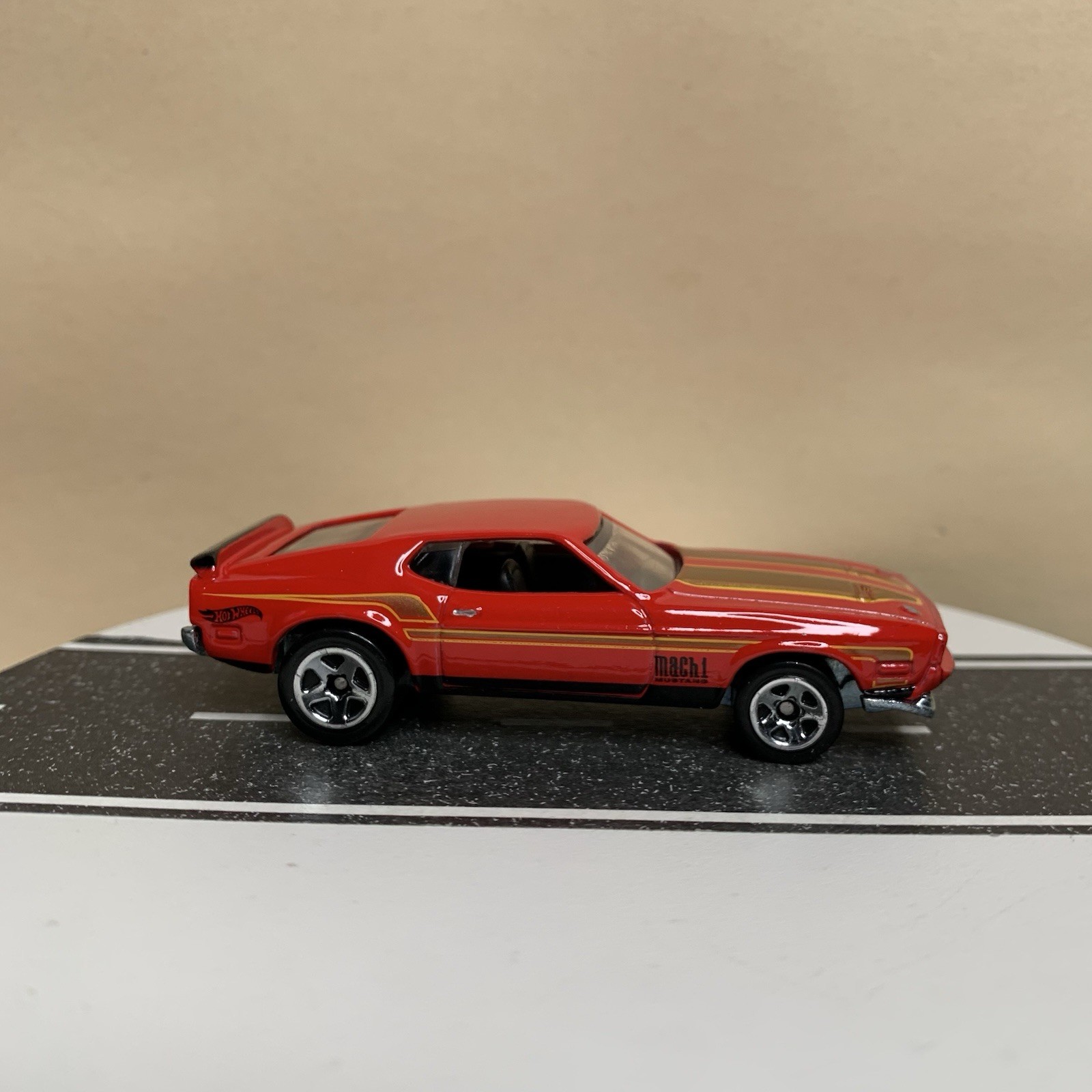 2014 Hot Wheels 50 Years Series #3/8 1971 Ford Mustang Mach 1 Red w/5sp NM