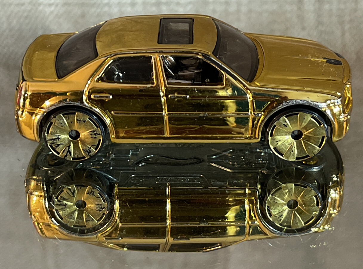 Hot Wheels 2005 DCC Gold Chrysler 300C Hemi Made in Malaysia VGUC