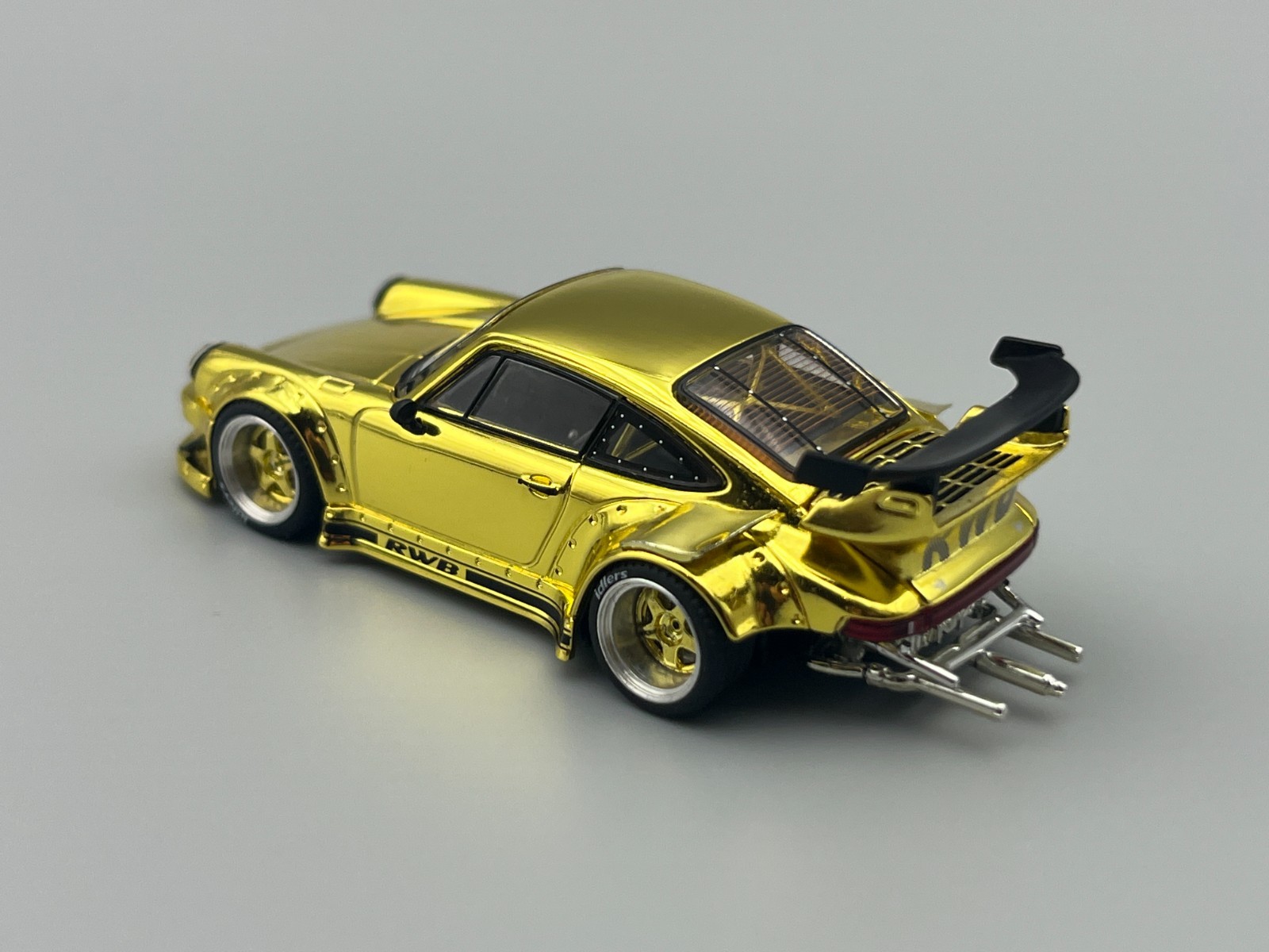 RWB 930 and Transporter Gold Porsche 911 HEC 2026 Exclusive Poprace 1/64 scale