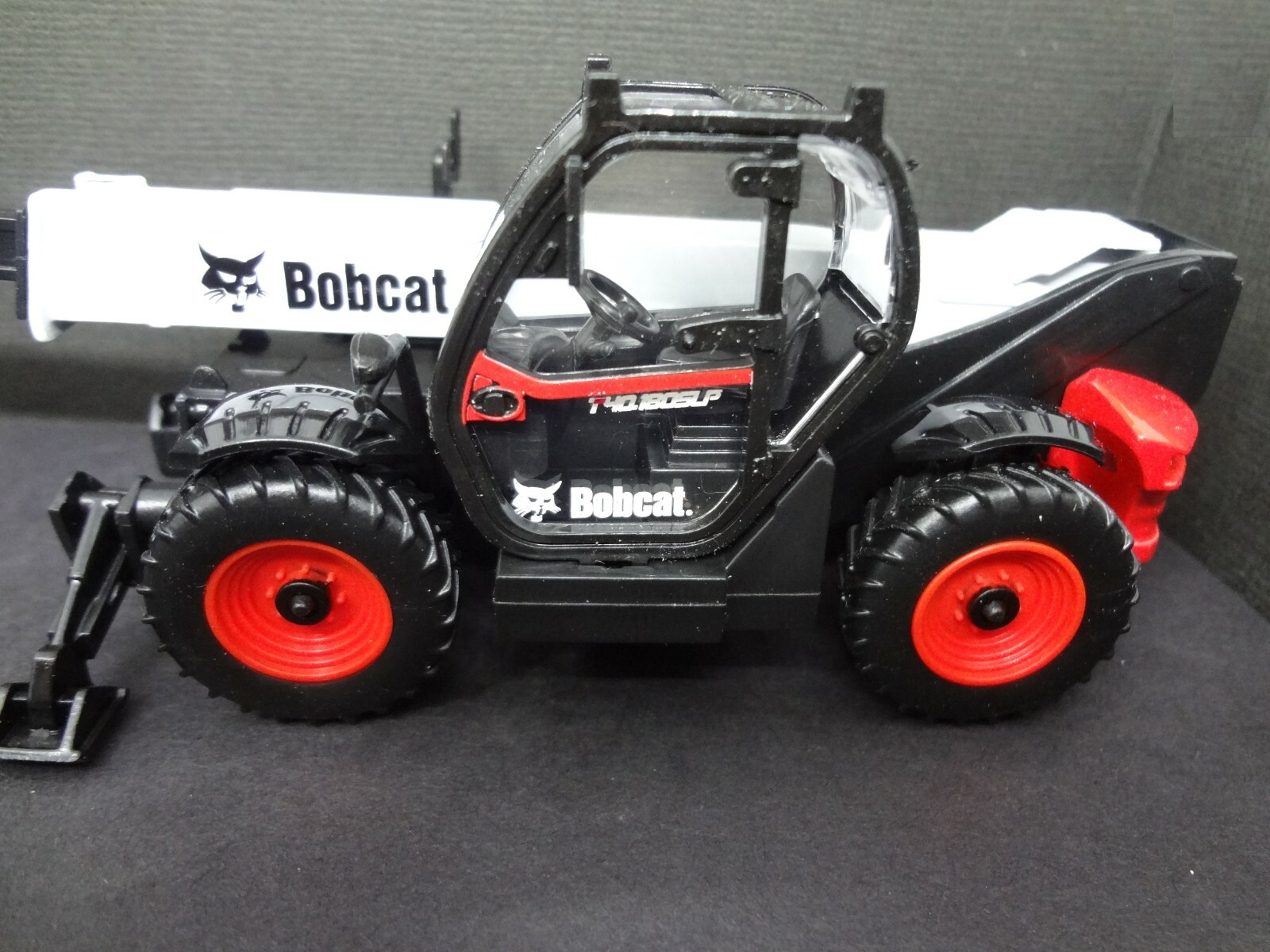 BOBCAT telescopic handler with man platform – Construction Warehouse