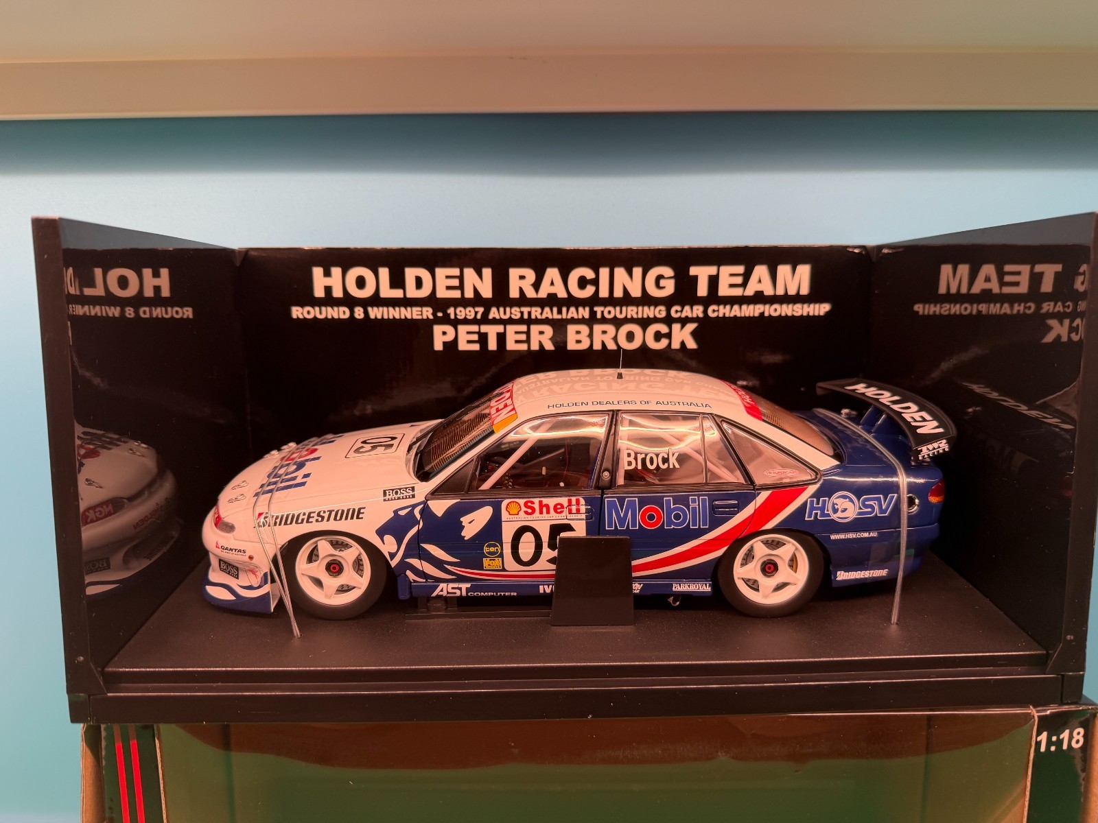 Biante 1:18 Peter Brock Holden VS Commodore HRT 1997 Round 8 Winner #05 COA LE