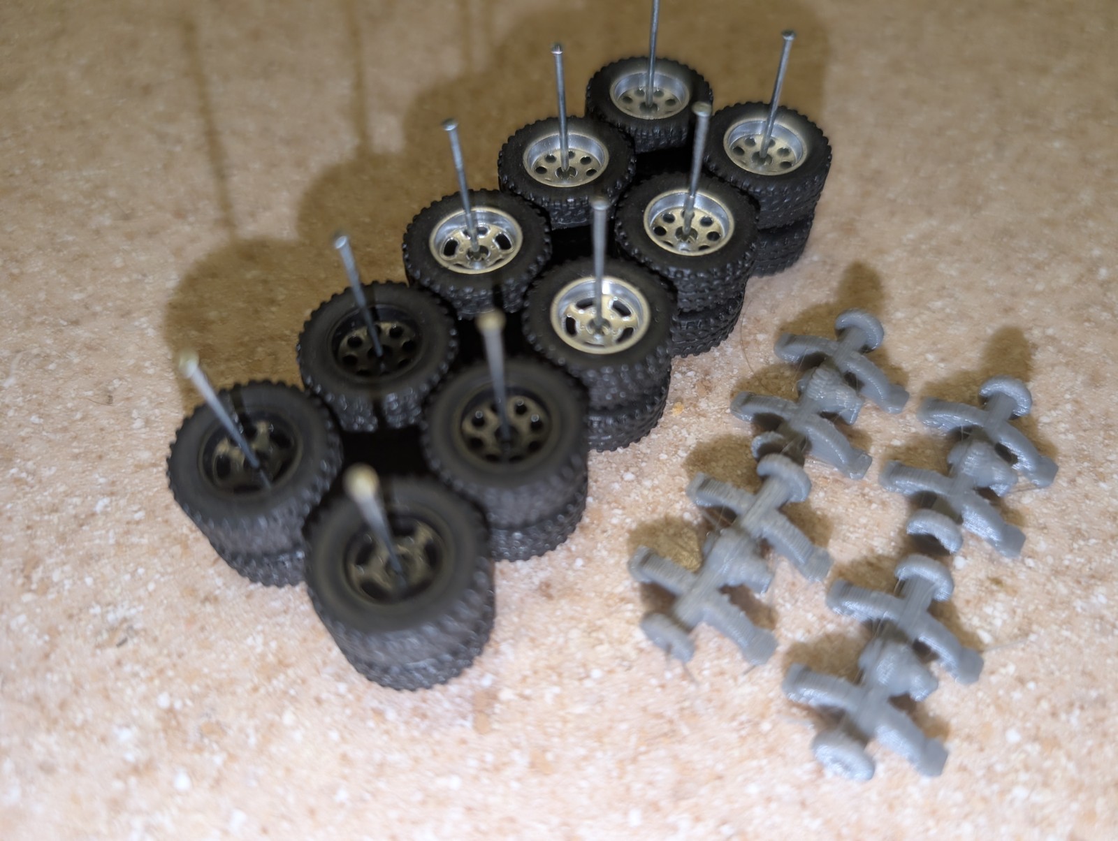 HoT 5 Swap sets Wheels off road truck rubber Tires 1/64 Real Riders Free Lift