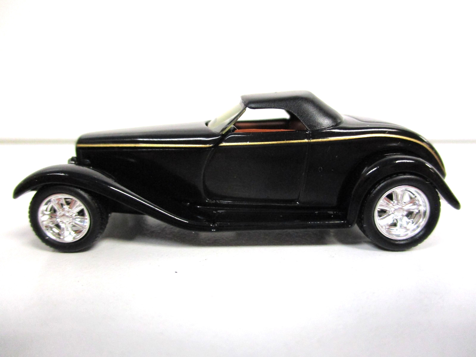 HOT WHEELS – CHIP FOOSE 0032 1932 FORD ROADSTER CUSTOM SHOW CAR – REAL RIDERS