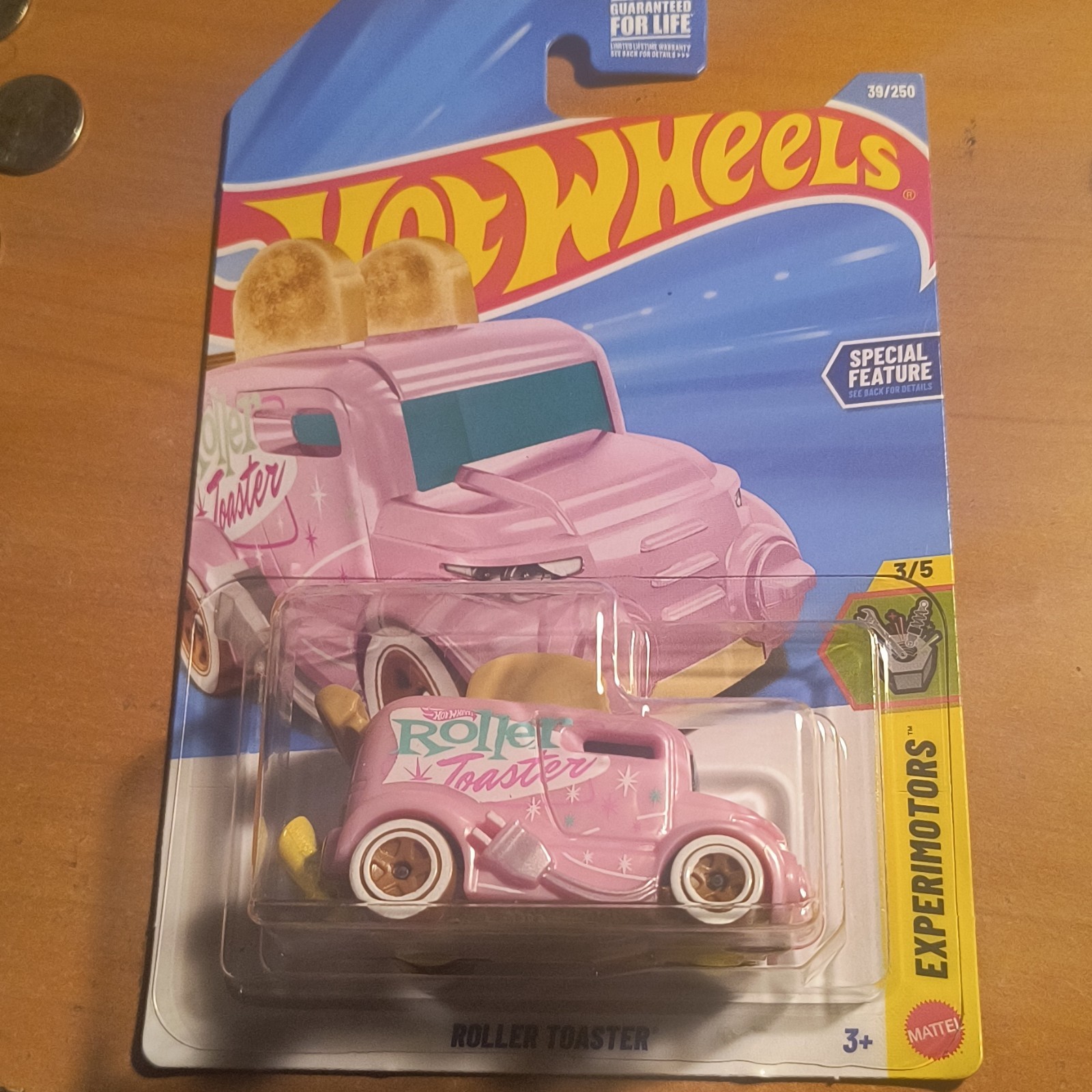 Hot Wheels Roller Toaster Experimotors 1:64 Diecast Car Pink White Gold