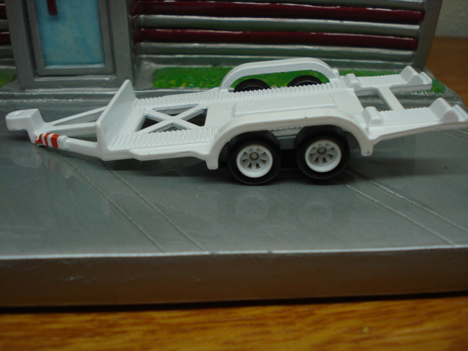 Hot Wheels Single Car Trailer Loose white Team Transport Real Riders, Metal Base