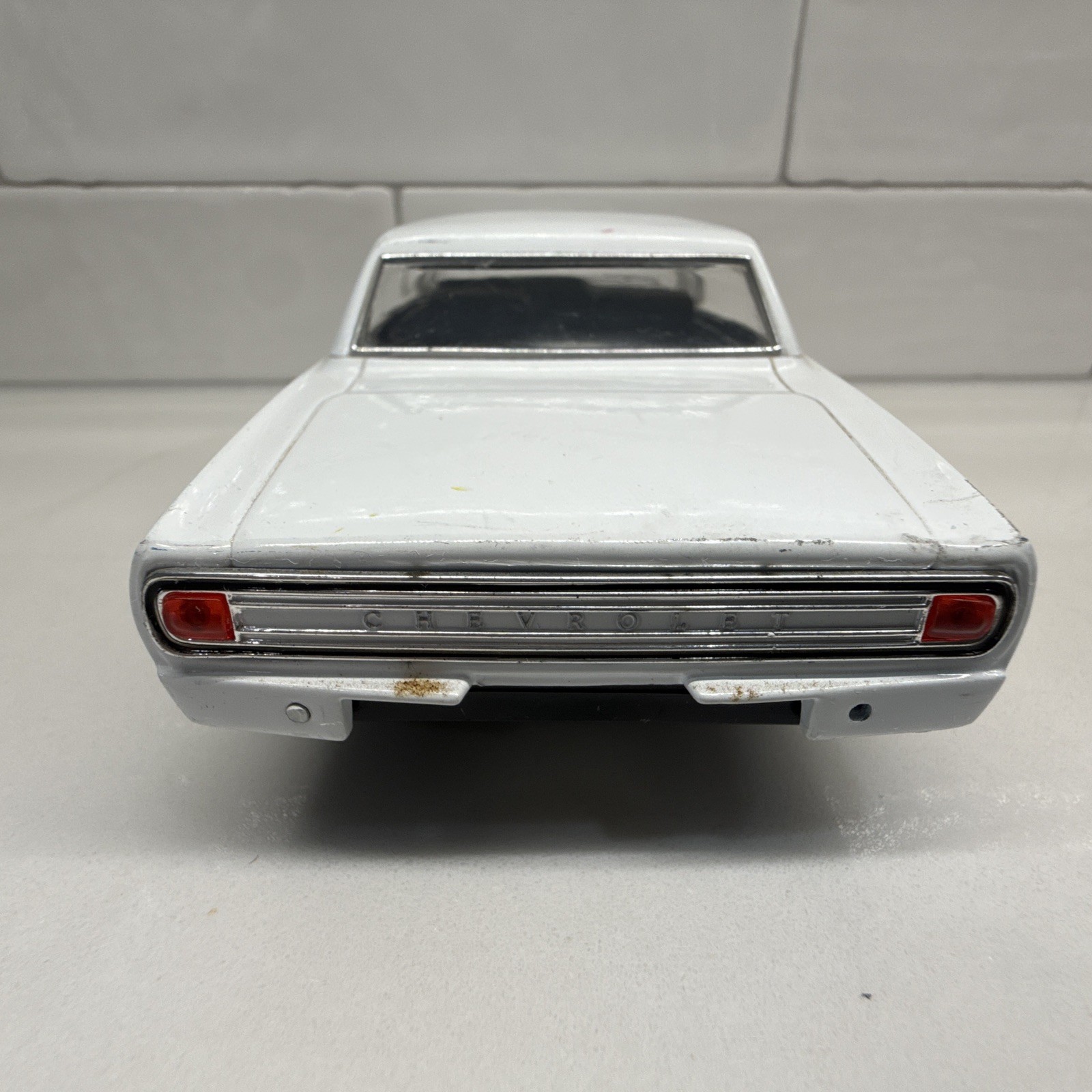 Saico White 1965 Chevy Chevell SS 396 Z-16 1:24 Scale Diecast Model – Ships Fast