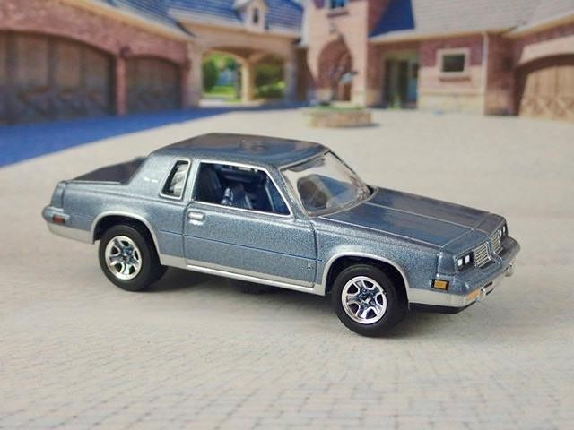 5th Gen 1978-1988 Oldsmobile Cutlass Supreme Luxury Sport Coupe 1/64 Scale LE II