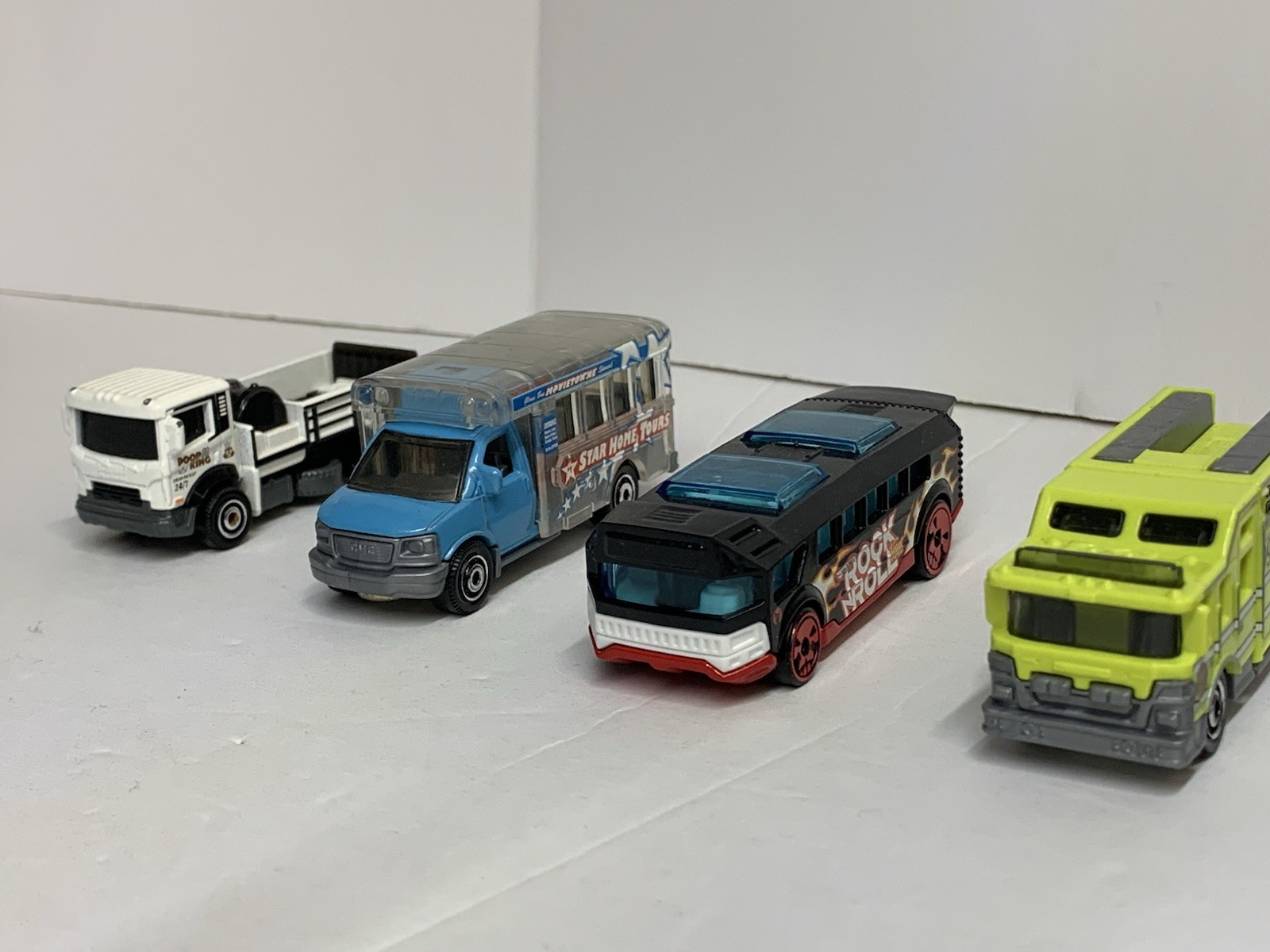 Lot Of 5 Toy Cars Die-cast And Plastic Hot wheels And Other Brands Preowned.