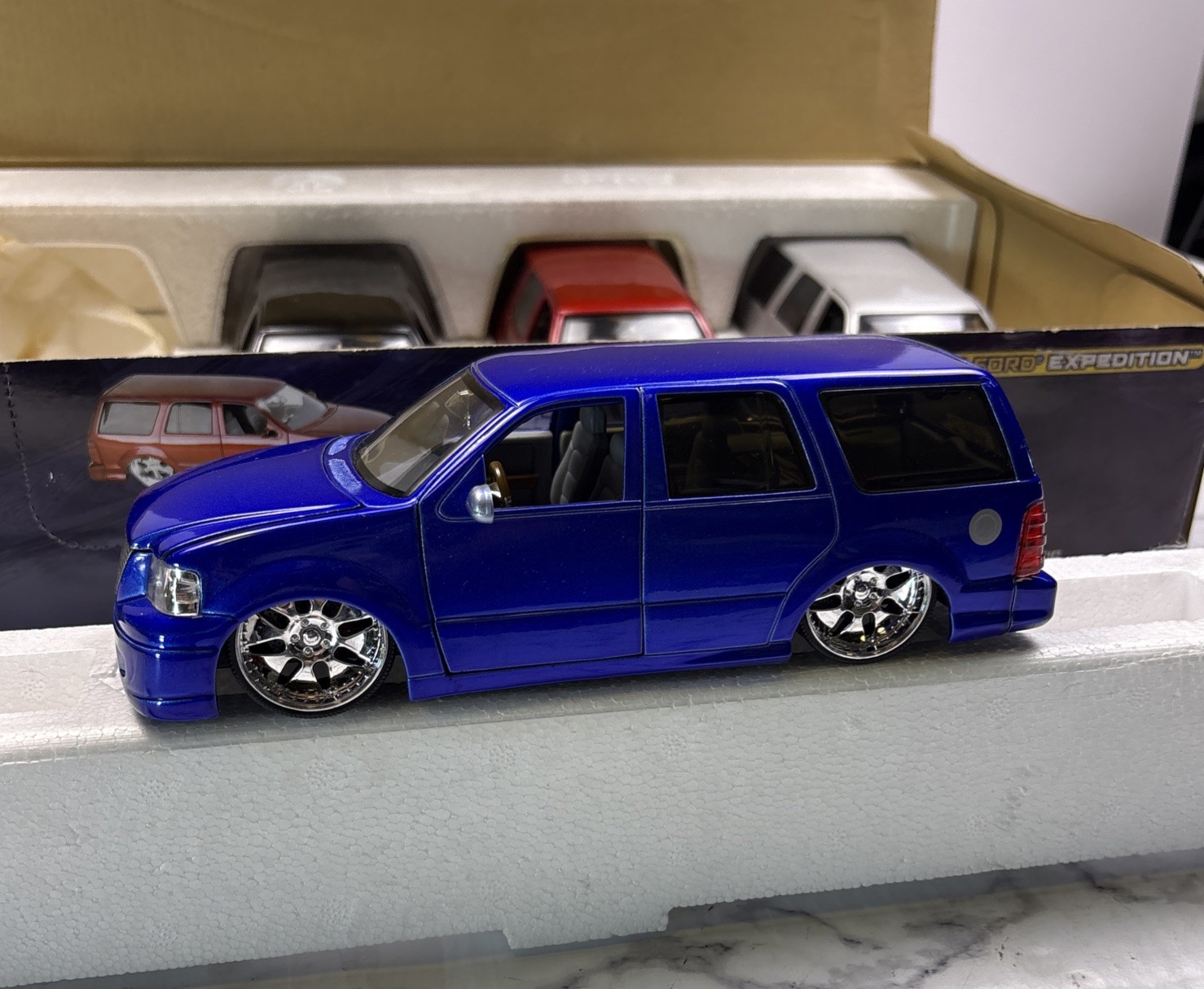 NEW Jada 1:24 Dub City Pack Of 4 2003 Ford Expedition Red Blue Silver Black🔥🔥