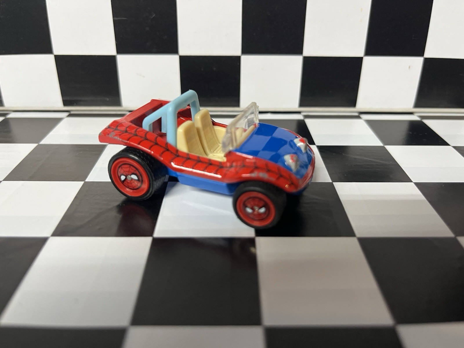 Hot Wheels Volkswagen Beach Bomb Spider-Man Red/Blue 1:64 Diecast Car 1970