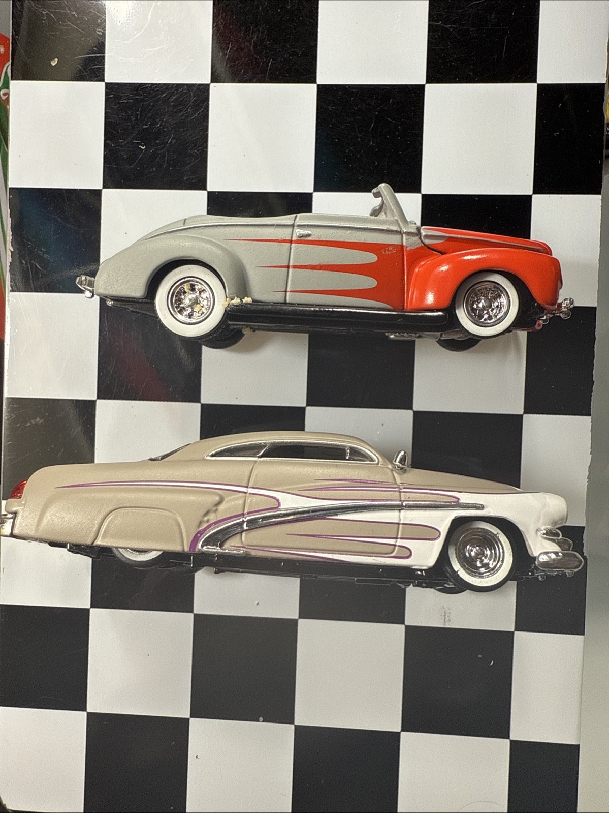 100% Hotwheels ’51 Merc & 40 Ford 🔥 Combined Shipping 🔥 Nice Display