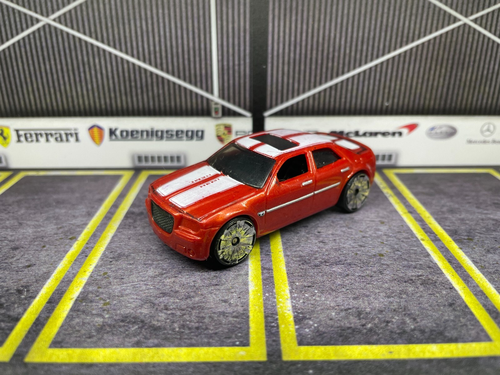 HOT WHEELS CHRYSLER 300 C HEMI RED ORANGE WHITE STRIPE MALAYSIA 1:64 20