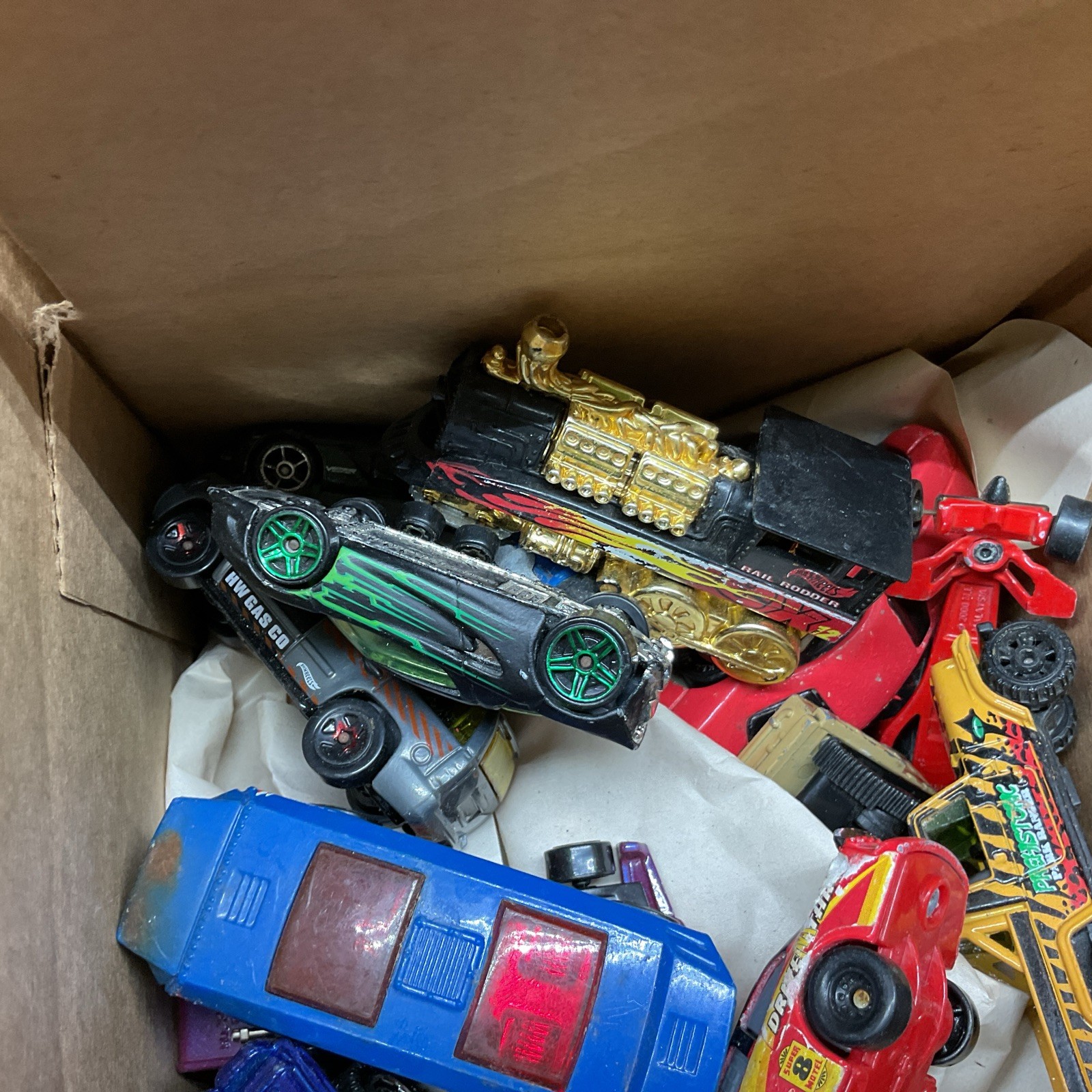 HOT WHEELS, MATCHBOX MYSTERY BOX 1 Ib. Box, Mixed Lot Approximately 12-15 Cars