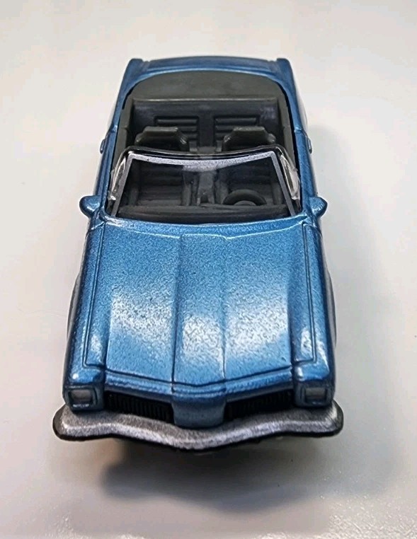 Johnny Lightning Blue 1974 Hurst Olds 442 W-30 Convertible 1/64 Diecast